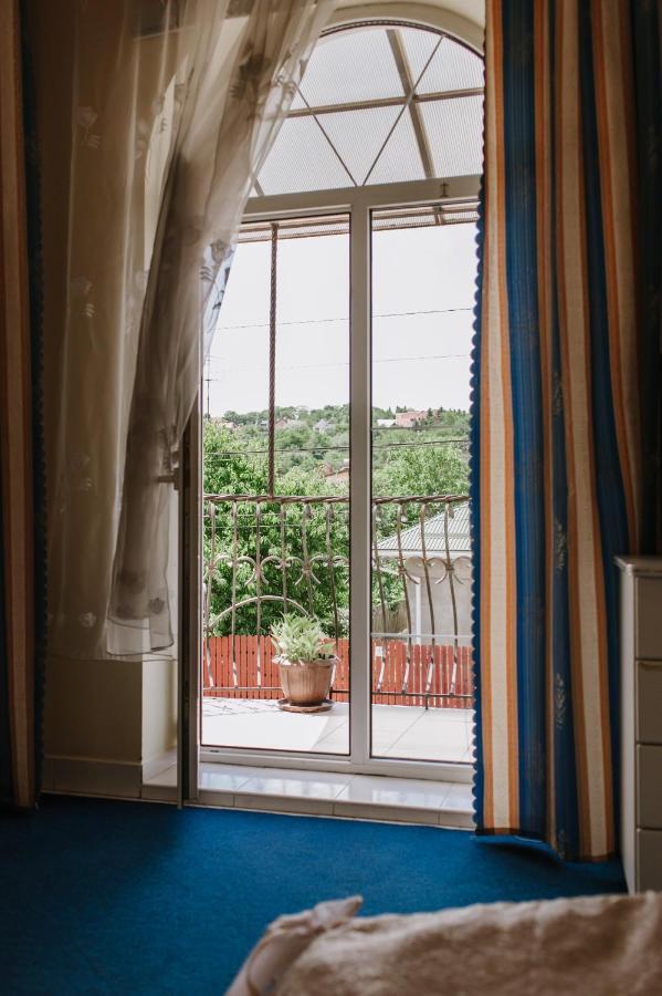 Mala Praha Hotel อุชโฮรอด ภายนอก รูปภาพ