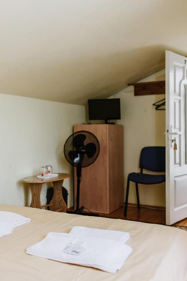Mala Praha Hotel อุชโฮรอด ภายนอก รูปภาพ