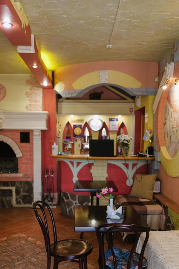 Mala Praha Hotel อุชโฮรอด ภายนอก รูปภาพ