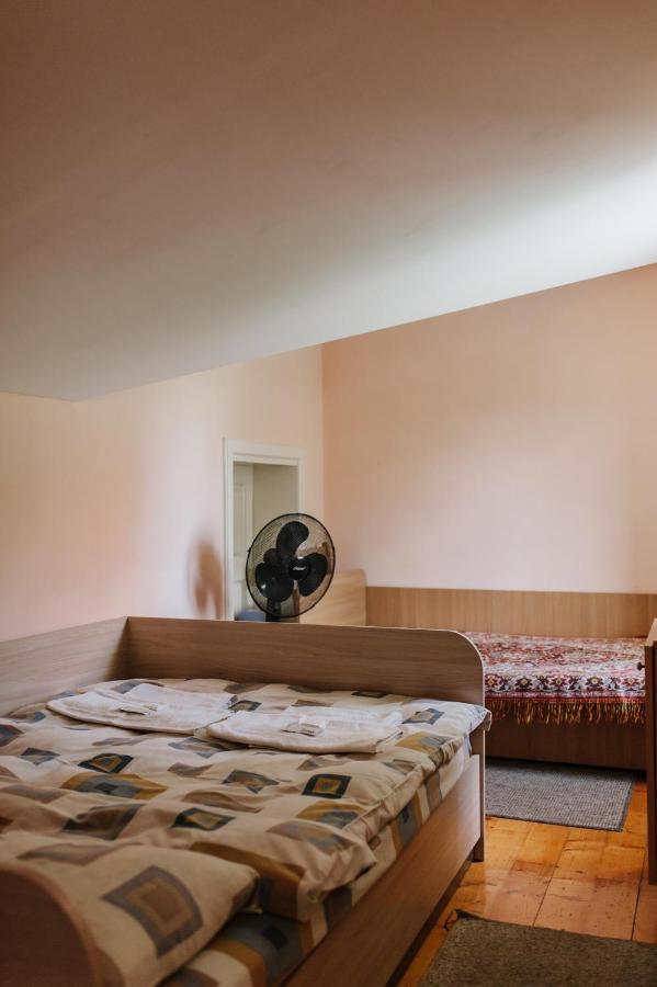 Mala Praha Hotel อุชโฮรอด ภายนอก รูปภาพ