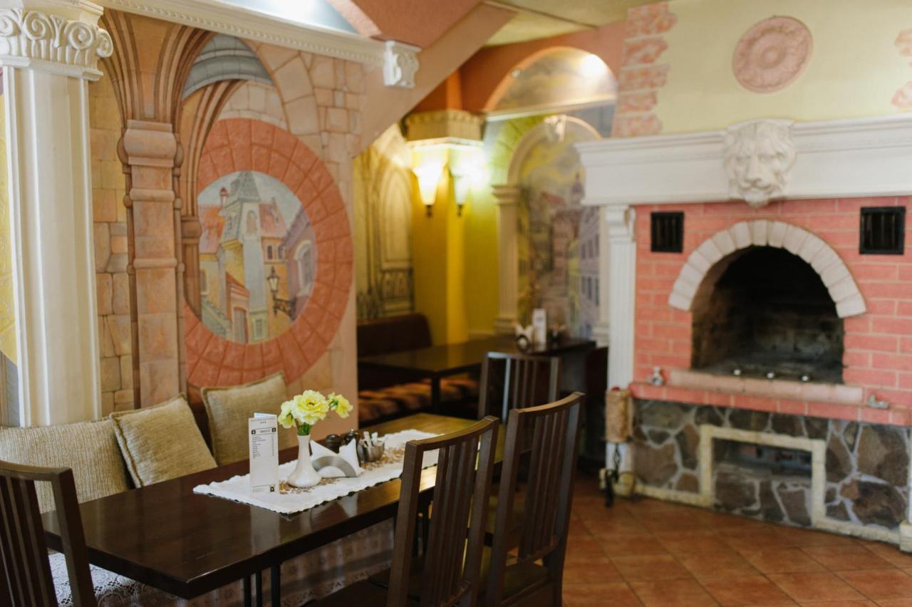 Mala Praha Hotel อุชโฮรอด ภายนอก รูปภาพ