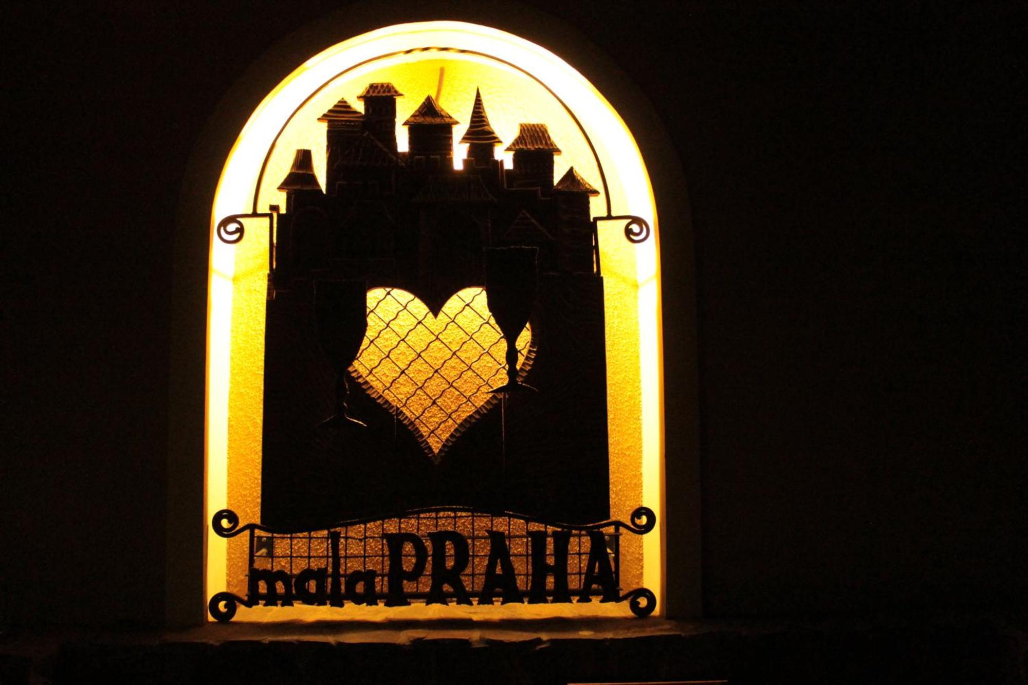 Mala Praha Hotel อุชโฮรอด ภายนอก รูปภาพ